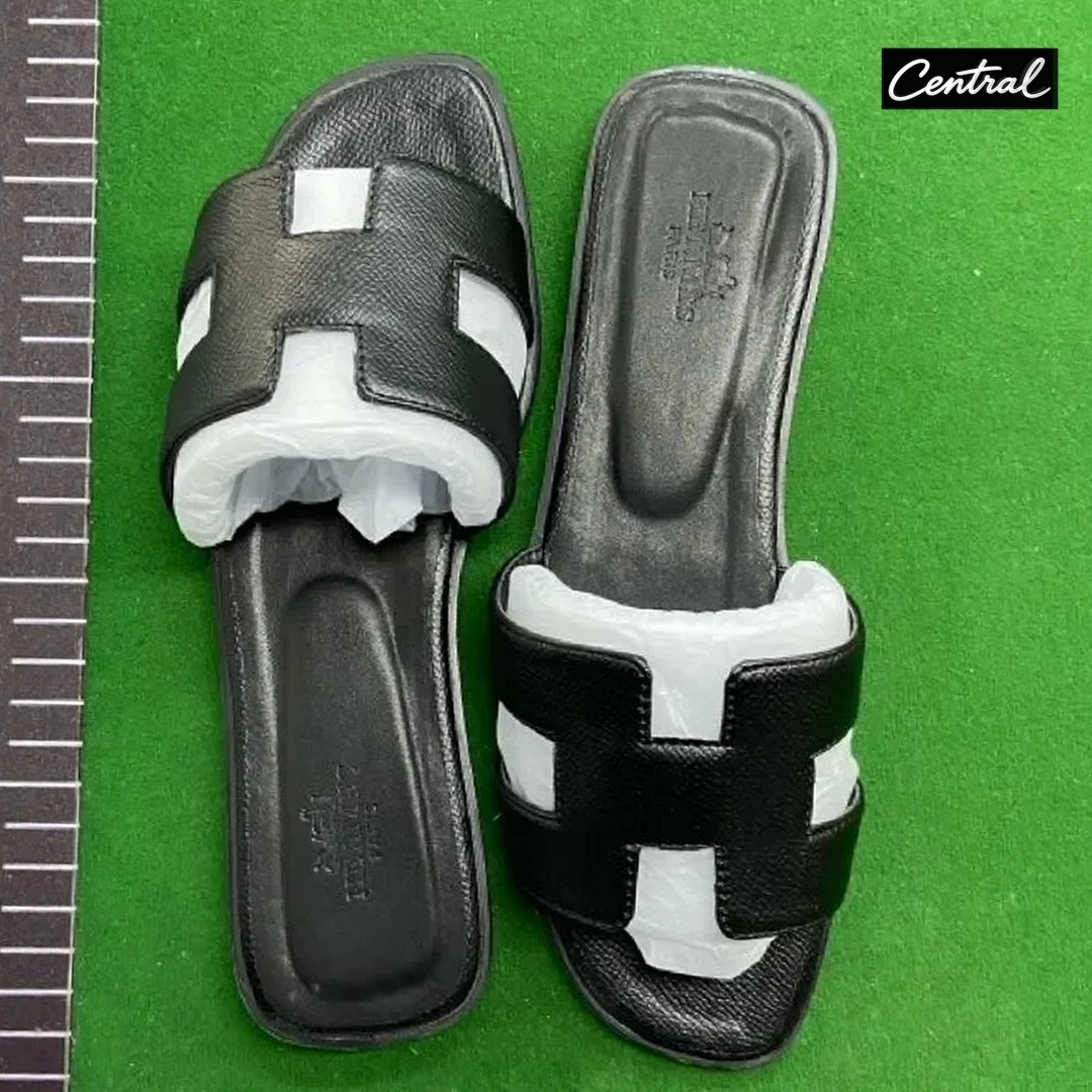 Hermès Oran Sandal - Palm prints all black