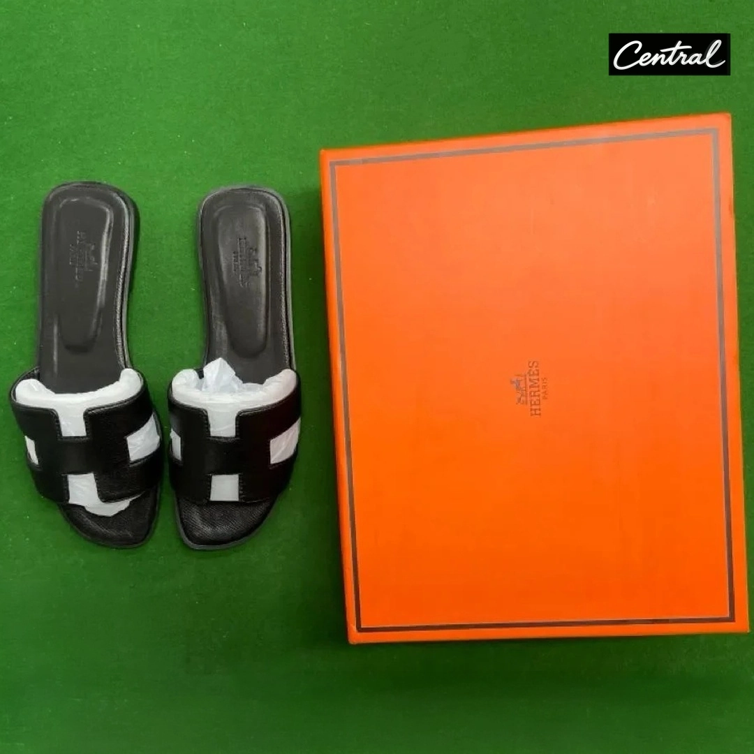 Hermès Oran Sandal - Palm prints all black